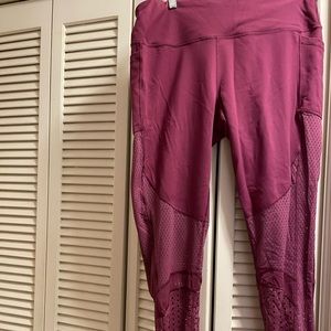 Size XL-Victoria’s Secret Sport leggings-mesh leg-crop length-side pocket-Berry